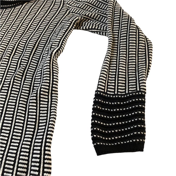 Women’s Guess Cowl Neck Sweater in Black & White Geometric Funky Pattern SZ L - Picture 6 of 9